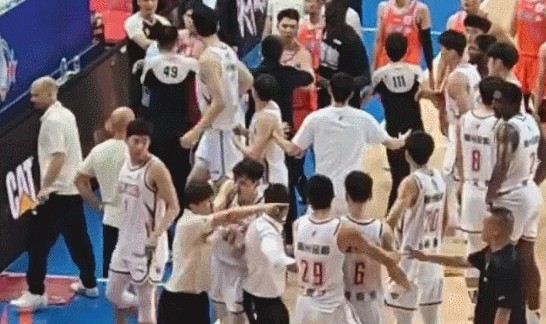 半岛体育官方网站-CBA针对福建浙江冲突开罚单：程帅澎、吴前被罚5万