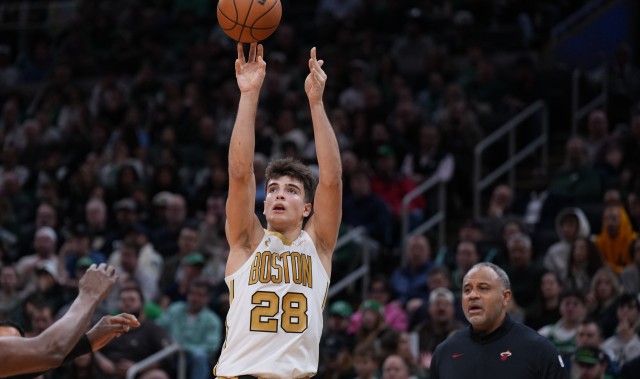 半岛体育APP-马祖拉谈28号秀冈萨雷斯：他打球很拼 防守直觉稍微领先一步