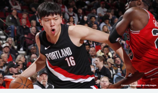 半岛体育官方网站-夏联小约基奇？美媒建议公牛交易杨瀚森：两因素或让开拓者放弃他