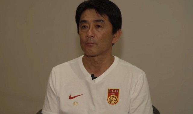 半岛体育APP-浮嶋敏谈对印尼首发：需兼顾球员状态；该阵容为球队常见搭配